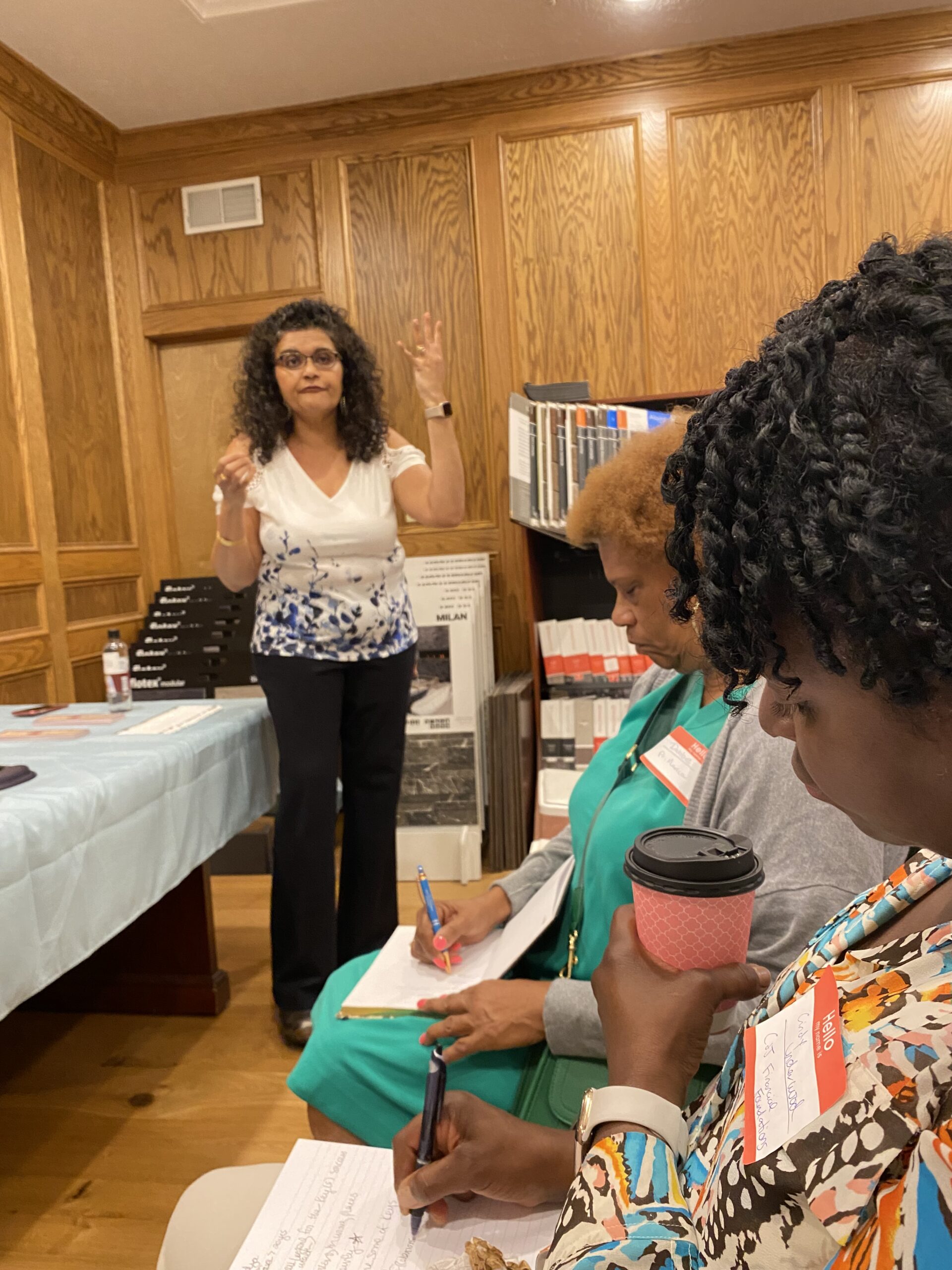 Sandhya Maheshwari teaching DreamBuilder principles at live workshop